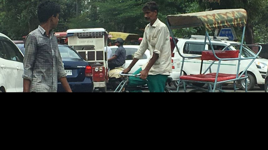 Rikshafahrer: «Hindernisse werden gekonnt umgangen – sei es im Bürokratendschungel oder im Feierabendverkehr.» Fotos: Ruth Bossart.
