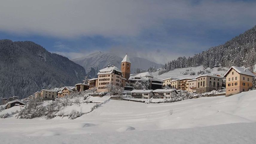 Il bus-taxi maina la saira e la not a giasts ed indigens illas fracziuns da Scuol e bainbod eir da Valsot (fotografia: Nicolo Bass).