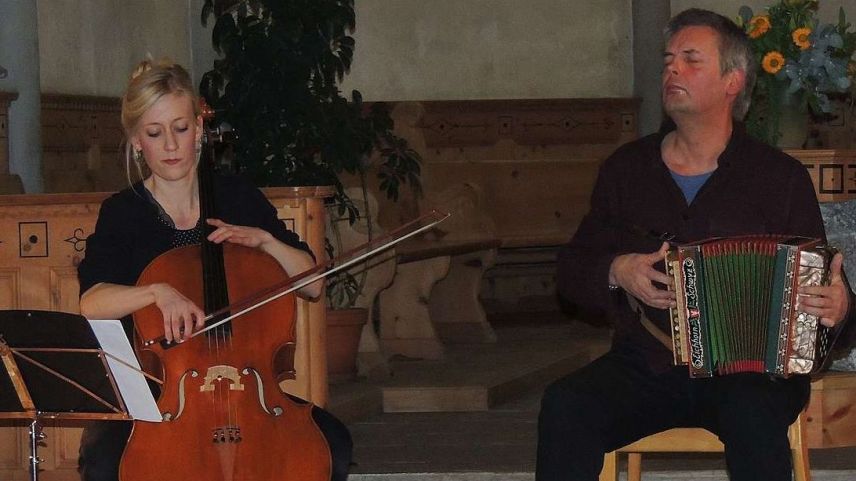 Il duo Brun e Brunner ha concertà eir cun orgelin da Sviz e cun cello (fotografia: Benedict Stecher).