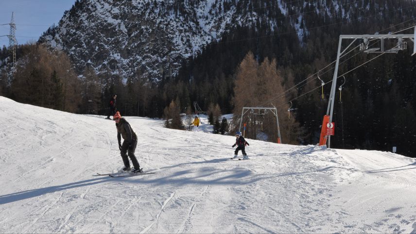 Gratis-Skifahren in La Punt Chamues-ch: Der Müsella-Skilift bleibt zwei Wochen länger offen.