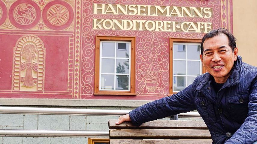 Kesang Soghatsang ist neuer Geschäftsführer des St. Moritzer Traditionshauses Hanselmann. Foto: Jon Duschletta