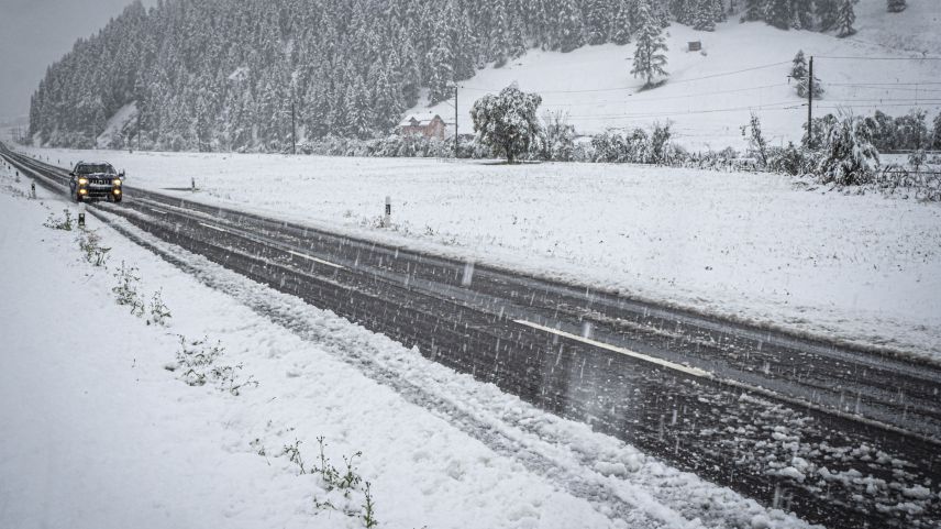 Schnee bis in die Tallagen: Der kommende Winter kündigt sich an. Foto: Daniel Zaugg