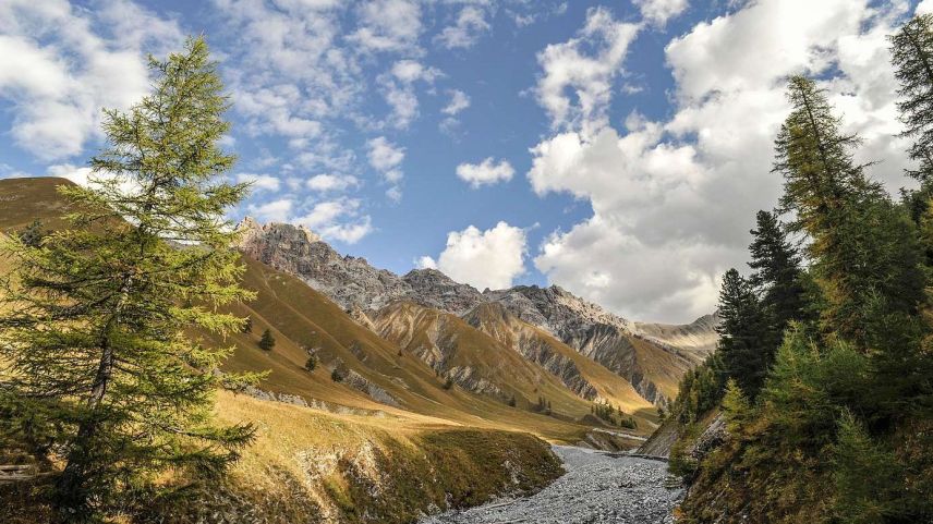 Wolken über dem Nationalparkhimmel in der Val Trupchun: Wer bezahlt die Aufwendungen, für die der Schweizerische Nationalpark nicht vom Bund entschädigt wird? Foto: Schweizerischer Nationalpark/Hans Lozza