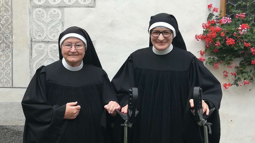 Schwester Aloisia (rechts) hat das Amt der Priorin von Schwester Domenica übernommen 