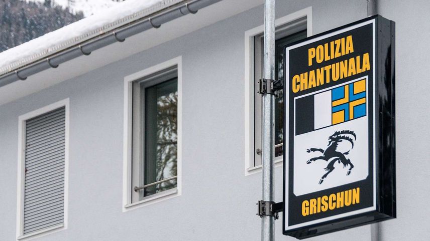 Die Kantonspolizei Graubünden steht auch in den Grenzregionen und neu darüber hinaus für eine hohe und umfassende Sicherheit ein. Foto: Jon Duschletta 