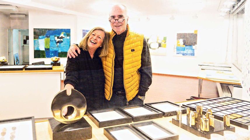 Vroni und Gérard Hubatka stellen ihre Werke in der neuen Galerie am Dorfplatz aus. Foto: Jon Duschletta