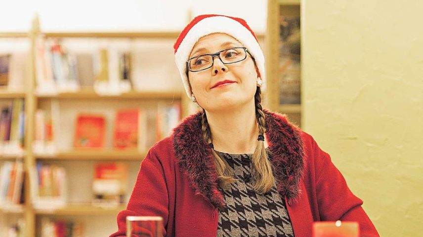 Die Schriftstellerin und Theaterdramaturgin Selma Mahlknecht schrieb die diesjährige Weihnachtsgeschichte für die «Engadiner Post/Posta Ladina». Foto: Simon Raffeiner 