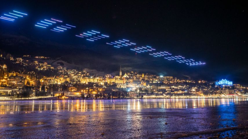 Der Einzug der Drohnen über dem St.Moritzersee. Foto: Daniel Zaugg