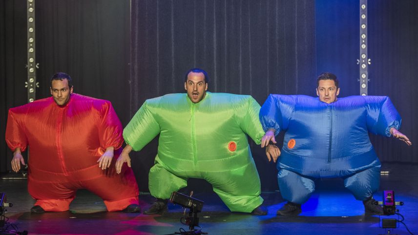 Pausenlos dynamisch: Das Trio in seiner neuen Show. Foto: Starbugs Comedy