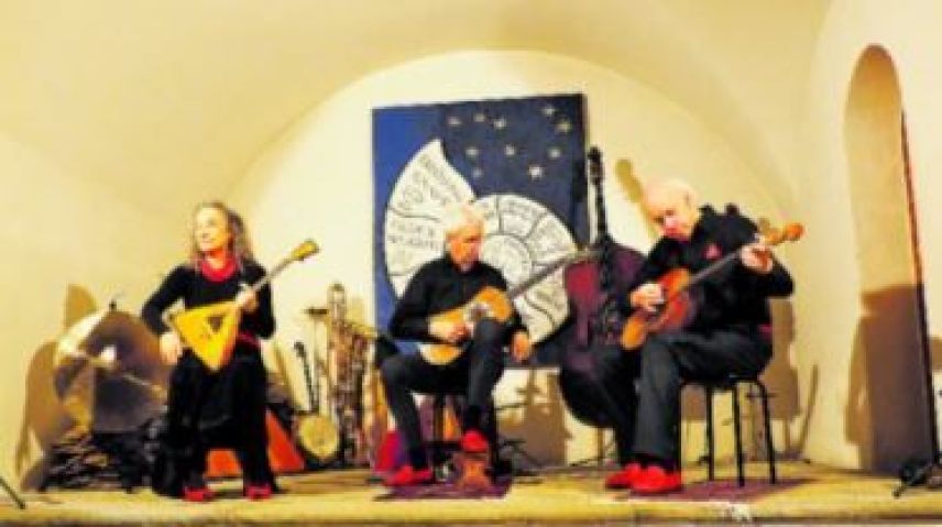 Multiinstrumentalisten und musikstilistische Freidenker (von links): Katharina Kobelt, Adrian Bodmer und Johannes Kobelt.