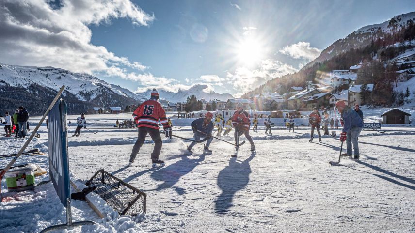 64 Teams spielten auf dem gefrorenen See. Foto: Daniel Zaugg