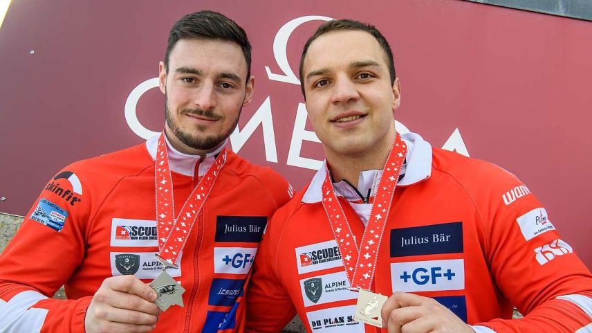 Zwei Medaillen für Cédric Follador (links) mit Benedikt Nikpalj bei den Schweizermeisterschaften der Bobfahrer. Foto: fotoswiss.com/cattaneo