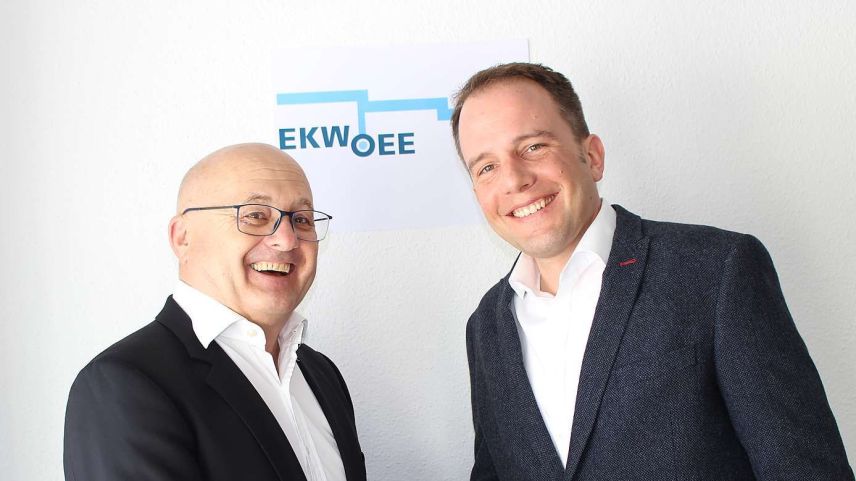 Roland Andri (links) übergibt die Leitung der EKW-finanzen an Oliver Dürig. Foto: EKW