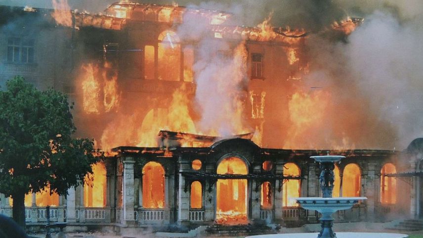 L’hotel Waldhaus Vulpera es dvantà victima da las flommas dal 1989 (fotografia: Benedict Stecher).