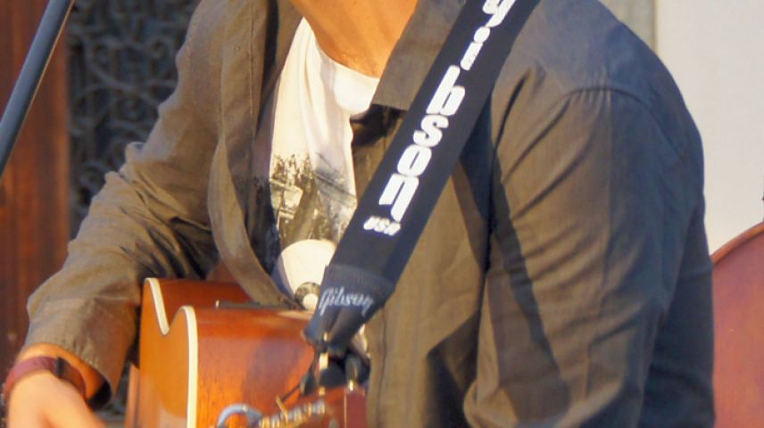 Il möd d’exprimer e’ls texts da Curdin Nicolay sun ün po insolits. El vain sustgnieu da la vschinauncha da Bever (fotografia d’archiv: Jon Duschletta).