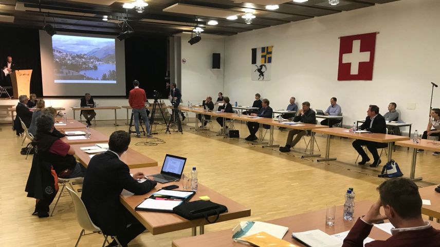 Der St. Moritzer Gemeinderat tagt – coronabedingt – im Schulhaus Grevas