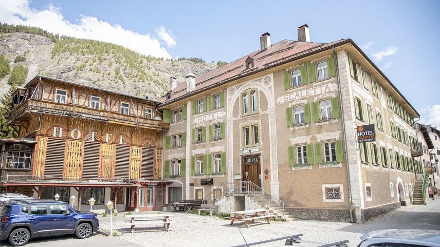 Seit 2013 ist das Hotel Scaletta in der Oberengadinger Gemeinde S-chanf geschlossen (Foto: Andrea Furger).