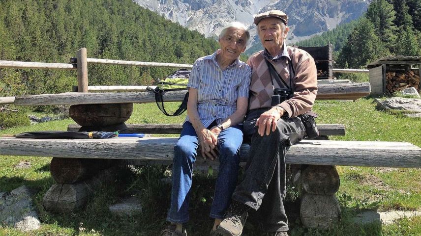 Mirta e Jon Feuestein da Fulderapro üna spassegiada l’on passà in Val Sesvenna (fotografia: mad).