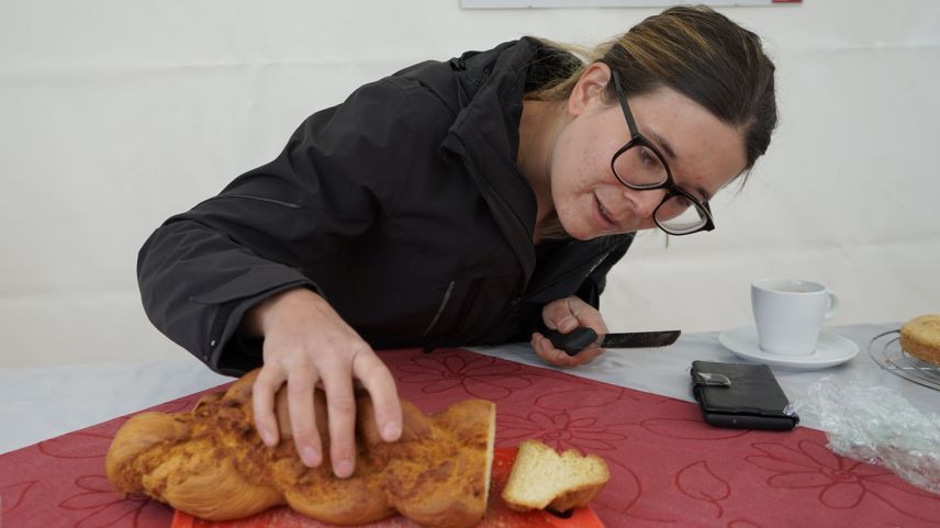  Martina Rominger weiss, wie sich Engadiner Spezialitäten auch vegan zubereiten lassen. Foto: Denise Kley