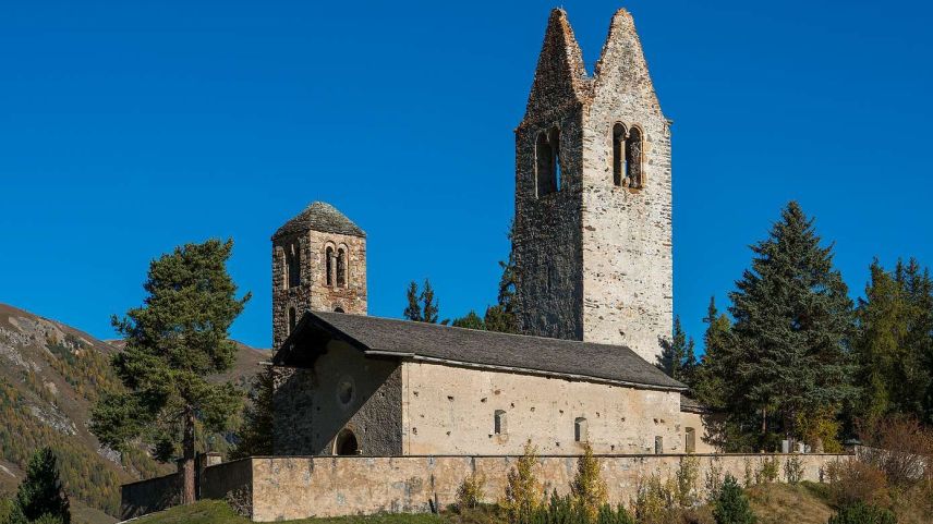 Eine imposante Kirche. Doch der grosse Turm von San Gian musste dringend saniert werden. Foto: refurmo/Rolf Canal