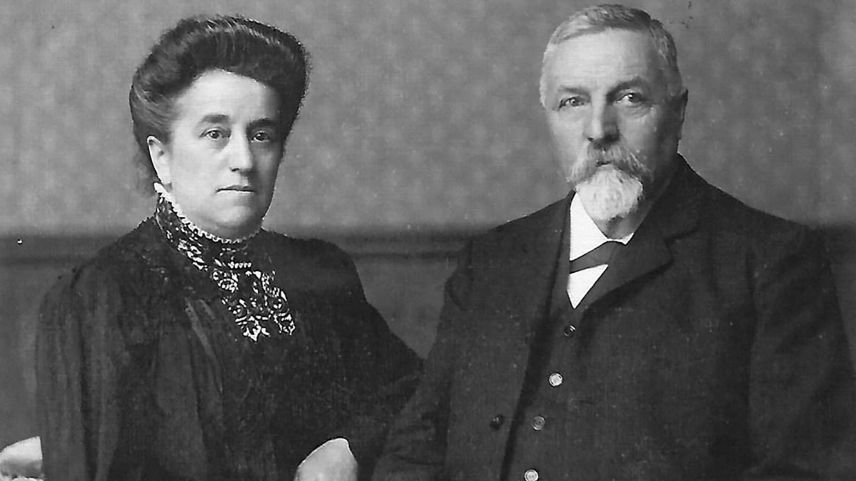 Maria Pinösch-Lardelli und Duri Pinösch übernahmen 1883 die Pension Moos.  Fotos: Archiv Jochen P. Ziegelmann/Archiv Domenic Scharplatz