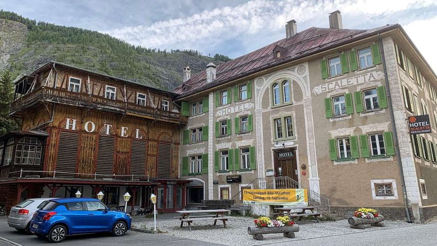 La fundaziun «Stiftung Hotel Scaletta» ho il böt da refer l’hotel e’l restorant (fotografia: Gianna Duschletta).