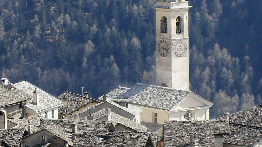 Soglio mit dem markanten Kirchturm von San Lorenzo. Foto: Katharina von Salis