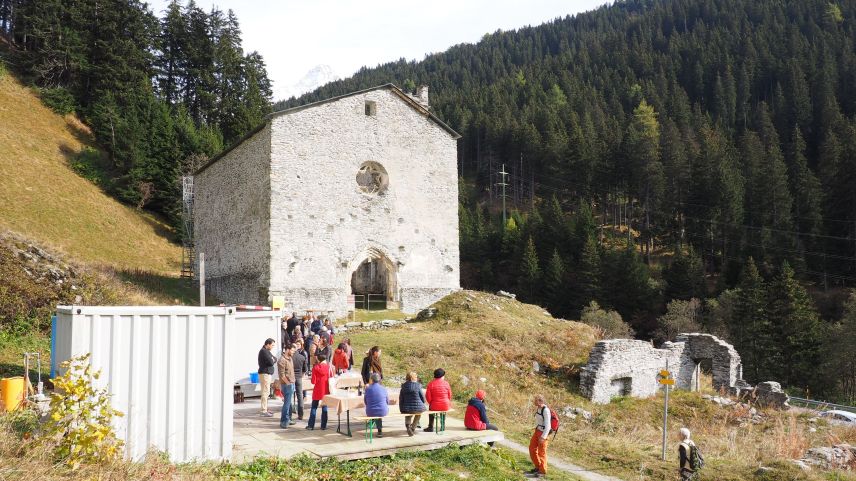 An der Kirchenruine San Gaudenzio gehen die Sanierungs- und Restaurationsarbeiten weiter.