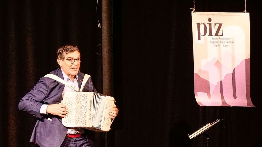 Flurin Caviezel während der Jubiläumsveranstaltung 30 Jahre Magazin piz. Foto: Jon Duschletta