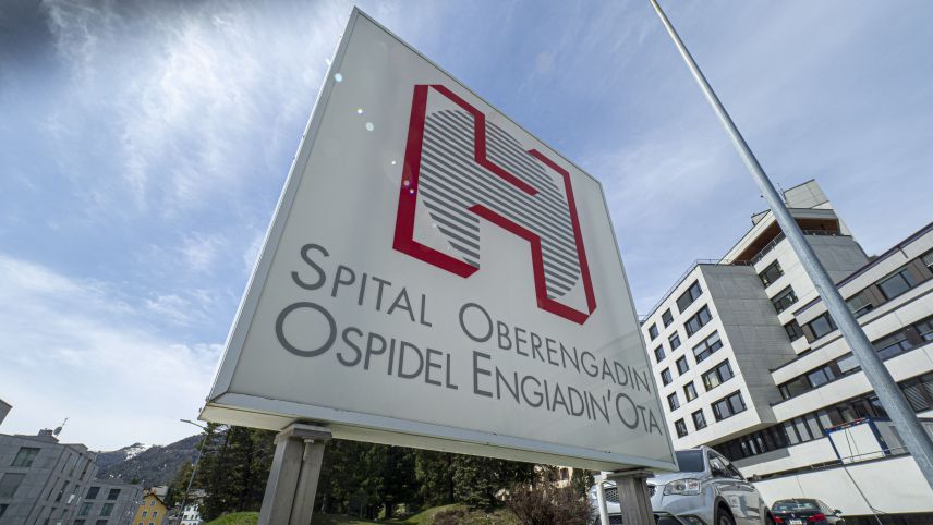 Das Spital Oberengadin wird zum Covid-19-Testcenter Südbündens. Foto: Daniel Zaugg