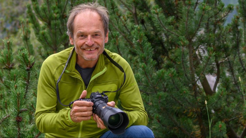 Hans Lozza es daspö ons ün fotograf paschiunà (fotografia: mad).