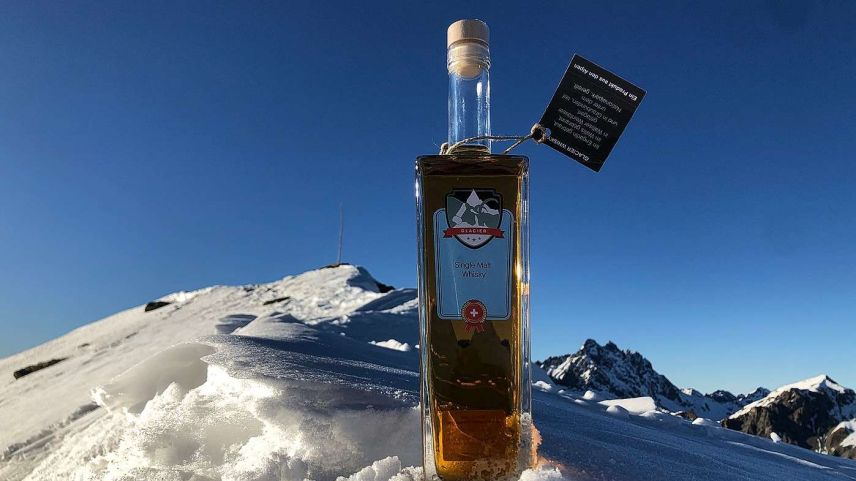 Il prüm whisky alpin fat cun üerdi da Gran Alpin (fotografia: Reto Rauch).