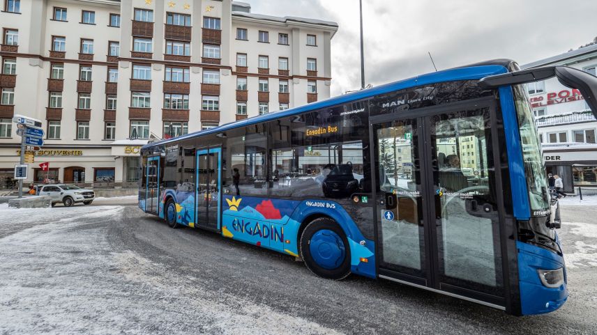 Einer der neuen Hybrid-Busse von Engadin Bus.  Foto: Daniel Zaugg