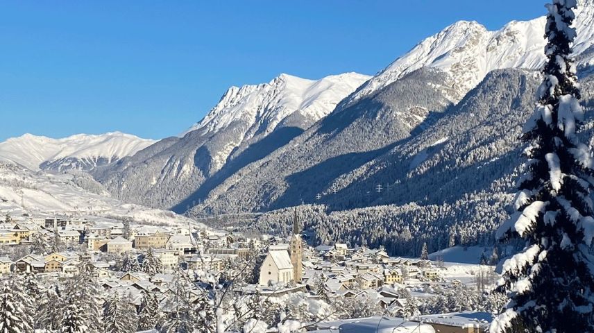 La populaziun dal cumün da Scuol decida als 7 favrer a l’urna a reguard il preventiv da gestiun dal 2021 (fotografia: Nicolo Bass).