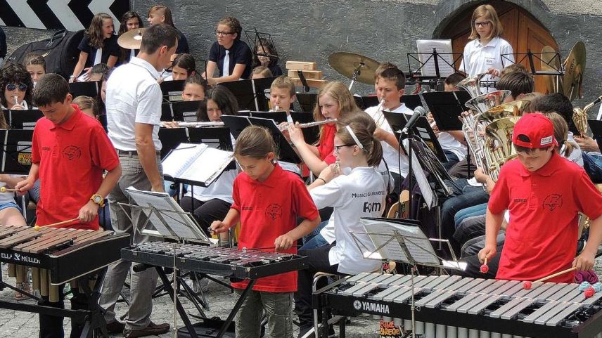 Ils iniziants da proget vöglian promouver la giuventüna e quai in collavuraziun culla Scoula da musica Engiadina Bassa Val Müstair (fotografia: Scoula da musica EBVM).
