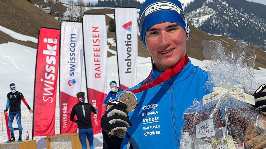 Niclas Steiger gewinnt Bronze im Sprint an der Langlauf-SM in Sedrun (Foto: Stefan Schwenke).