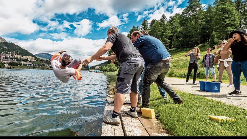 Der nun ausgelernte Polygraf Joel Brandenberger genoss ein Bad im St. Moritzsee. Foto: Daniel Zaugg
