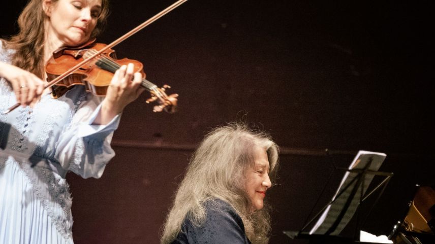 Harmonierten aufs Beste: Die Geigerin Janine Jansen und die Pianistin Martha Argerich.         Foto: Quim Vilar