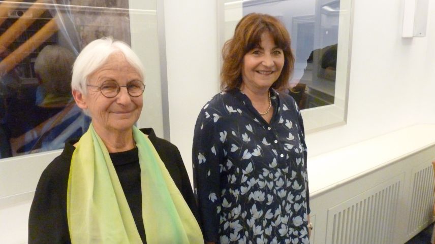 Elisabeth Bardill (links) und Anna Giacometti im Silser Hotel Waldhaus.         Foto: Ursa Rauschenbach-Dallmaier
