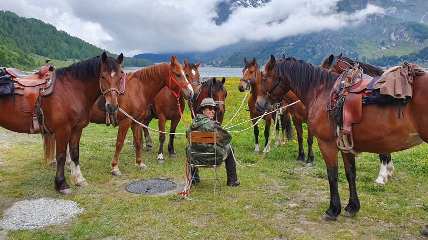 Men Juon ama las turas cun chavals in cuntradas alpinas (fotografia: mad).