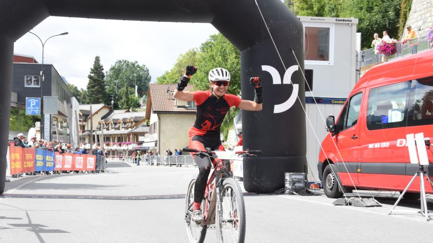 Tinetta Stimer gewinnt das Rennen von Fuldera nach Scuol (Foto: Nicolo Bass).