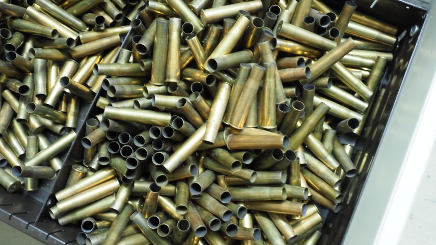 Matias Oswald – ün chatschader cun experienza chi fa svessa sia muniziun (fotografia: David Truttmann).