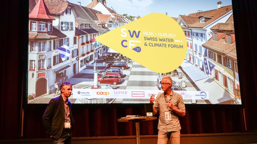 Fadri Guidon (links) und Ernst Bromeis am 1. Swiss Water & Climate Forum in Willisau. Foto: Jon Duschletta