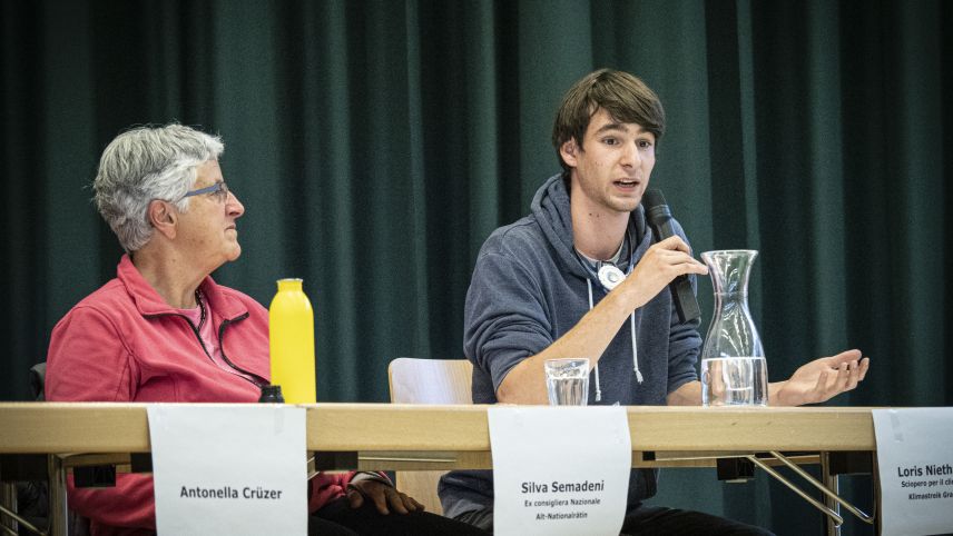Loris Niethammer  (rechts) ist Aktivist bei der Gruppierung Klimastreik Graubünden. Foto: Denise Kley