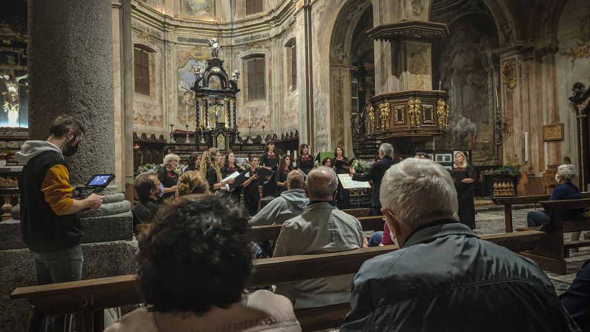 Die Sonntagsmesse in Chiavenna ist gut besucht. Ein Corona-Effekt, laut Erzpriester Andrea Caelli. Foto: Denise Kley