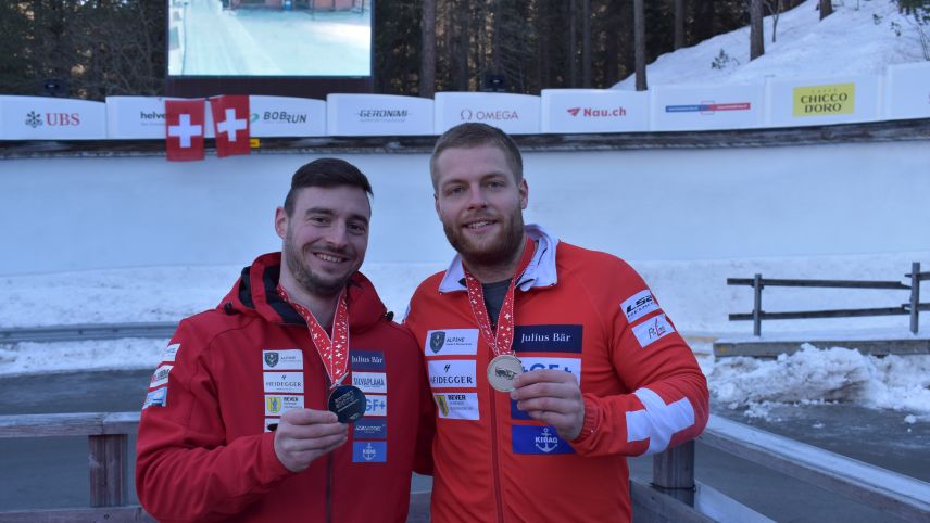 Das einheimische Team mit Cédric Follador (links) und Nicola Mariani erfuhr sich an den Schweizermeisterschaften vom 31. Dezember den zweiten Podestplatz
Foto: pd