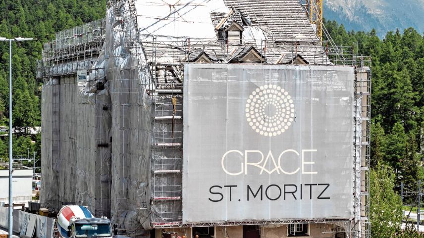 Das Hotel Grace La Margna in St. Moritz ist derzeit noch eine Baustelle und befindet sich teils in russischem Besitz.  Foto: Daniel Zaugg
