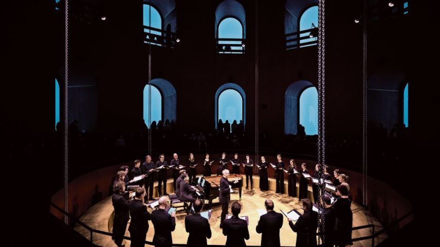 Das Origen Vocal Ensemble unter der Leitung von Clau Scherrer im Julierturm.