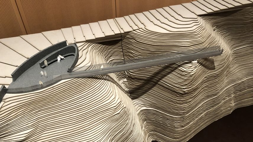 Die Inszenierung der Dorfschlucht Ova da Bernina  kann bald in Angriff genommen werden. Im Bild ein Ausschnitt des Modells der Wettbewerbsgewinner Lippuner Sabbadiner Architekten GmbH. Foto: Marie-Claire Jur