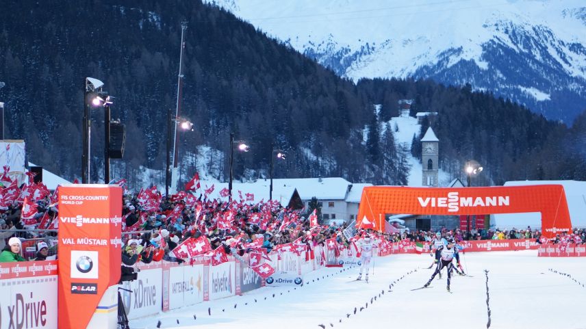 Cuorsas dal Tour de ski han lö eir in avegnir in Val Müstair (fotografia: Dominik Täuber)